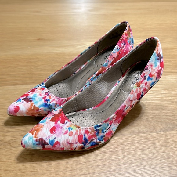 Life Stride Soft System Floral Heels - Picture 1 of 7